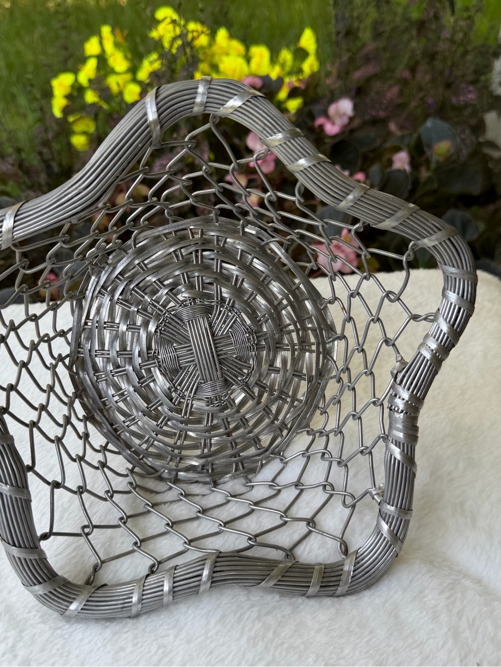 Vintage Wire Woven Aluminum Basket Classic Star Shaped Silver Metal